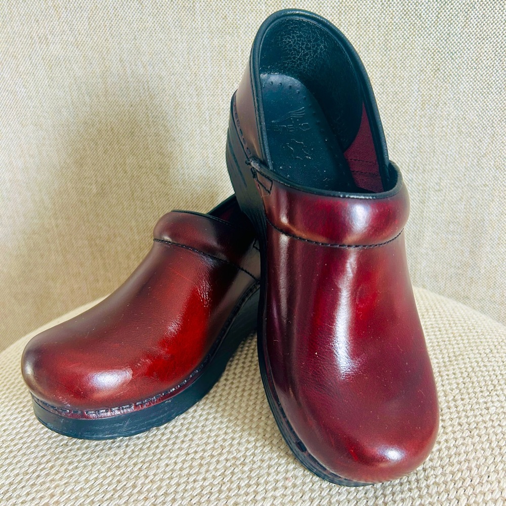 Dansko Professional Cordovan Cabrio Clog - NEW FLOOR SAMPLE - size 38
